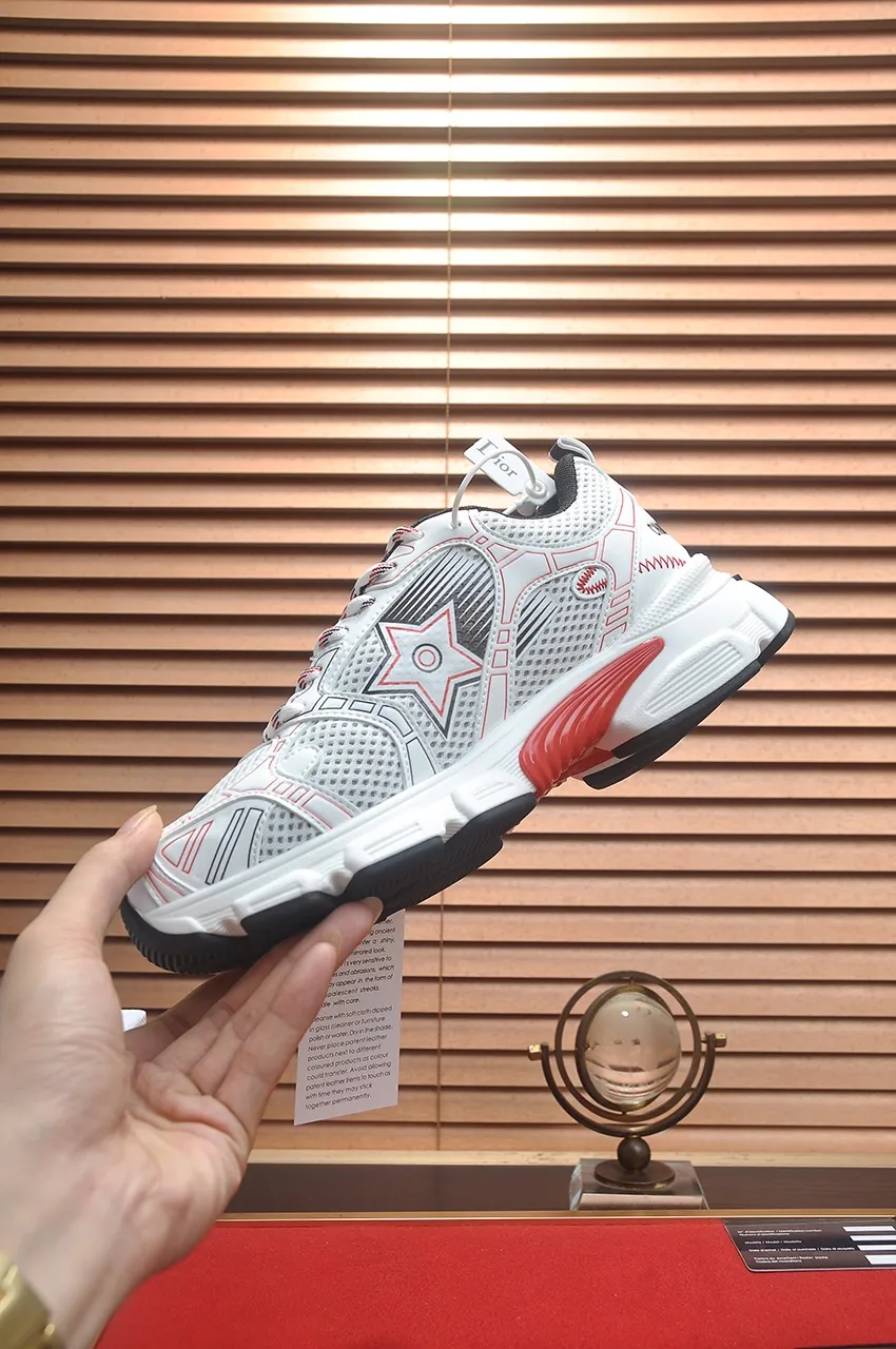 Men's shoes 💰: 640💶 (couples model) Brand: Dior (Dior) Standard code: Women's code 35-40. Men's code 38-44 (45 customized) Grade: Same as the official website Material: Top-quality original cowhide stitching Original wear-resistant and lightweight outsole Style category: Fashionable casual shoes Distinguished luxury brand elements top luxury Color: Actual picture color